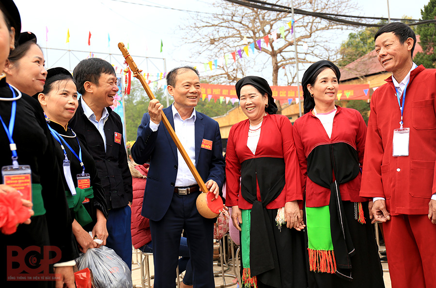Hội hát dân ca các dân tộc huyện Lục Ngạn